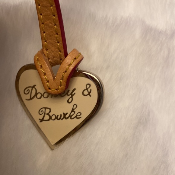 Dooney and Bourke classic hobo bag. Like new - Picture 2 of 6